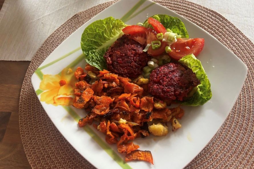 Tanier s cviklovými karbonátkami