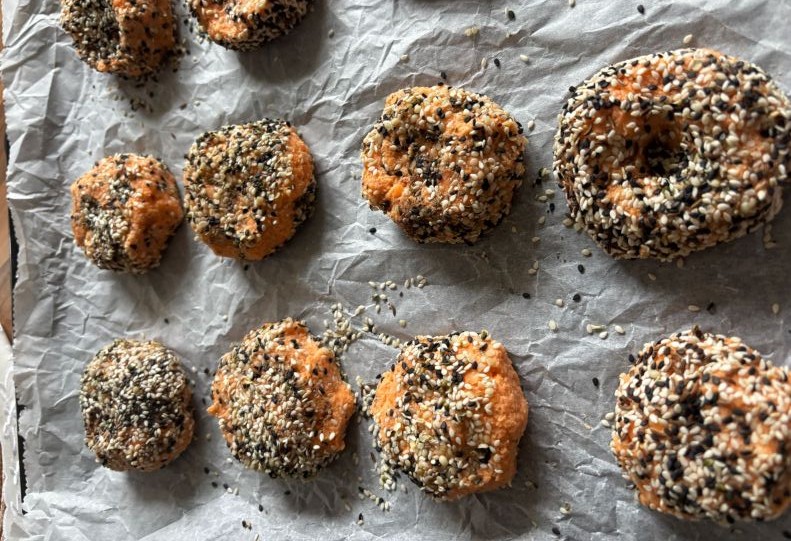 Upečené šošovicové žemličky na plechu